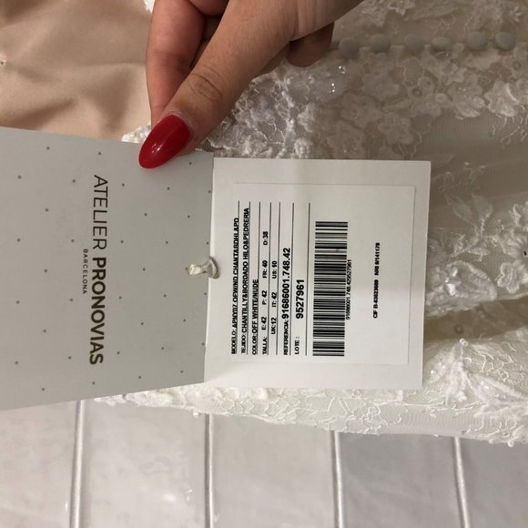 New Wedding Dress PRONOVIAS (Size 8-10) - Picture 5 of 8